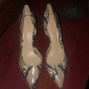 Snake skin print heels, size 9 Med